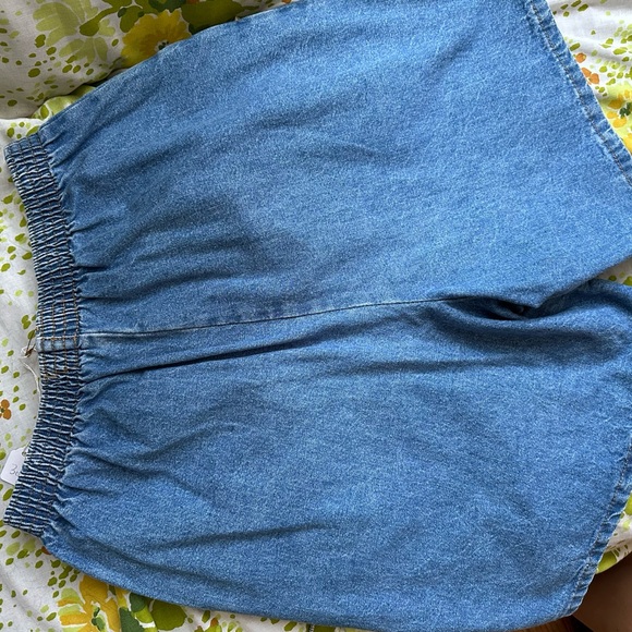 Vintage Chic Oversized Mid Tight Shorts Fit Like Medium - Picture 4 of 9